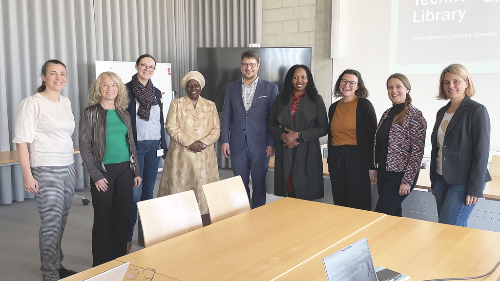 Delegation von RSIF/ICIPE besucht KIT-Bibliothek